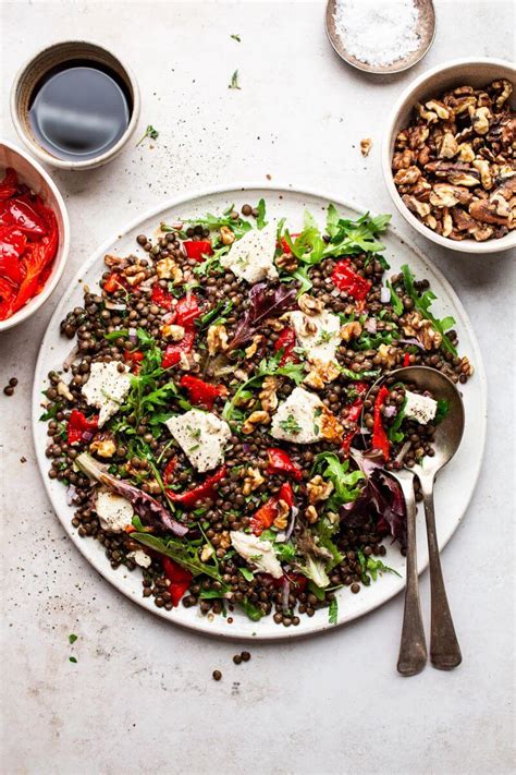 Sağlıklı ve Lezzetli Salata Tarifleri, Yazın Serinleten Seçenekler